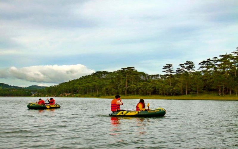 Hiking and kayaking tour in Dalat 